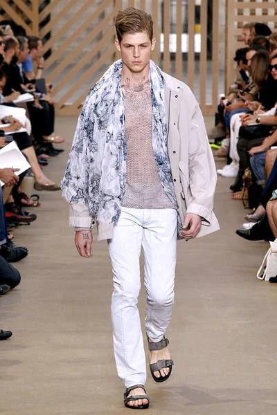 Look 32